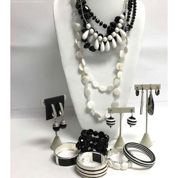 NWT Liverpool The Slim Glide On Jeans Sz 24W w/ Matching Cowl Scarf and Jewelry - Picture 2 of 6